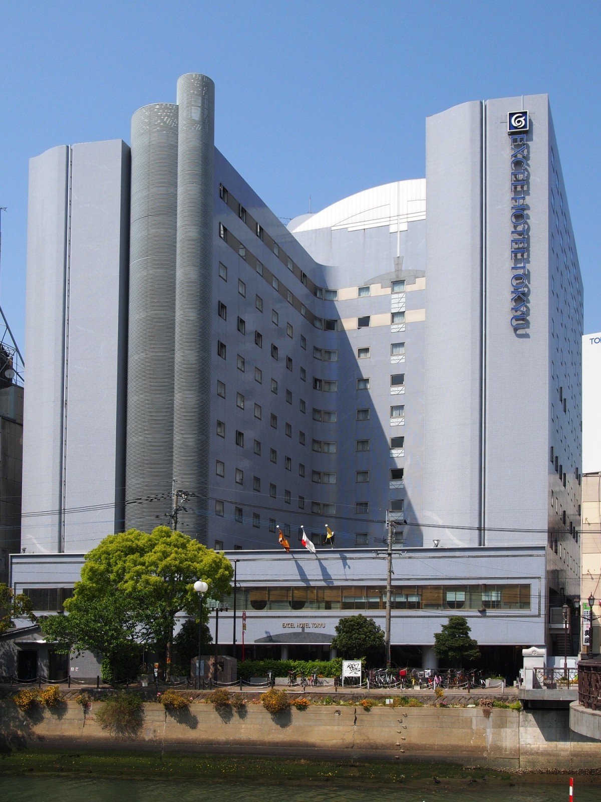 博多 Excel 東急飯店臨那珂川的外觀，攝於 2011 年