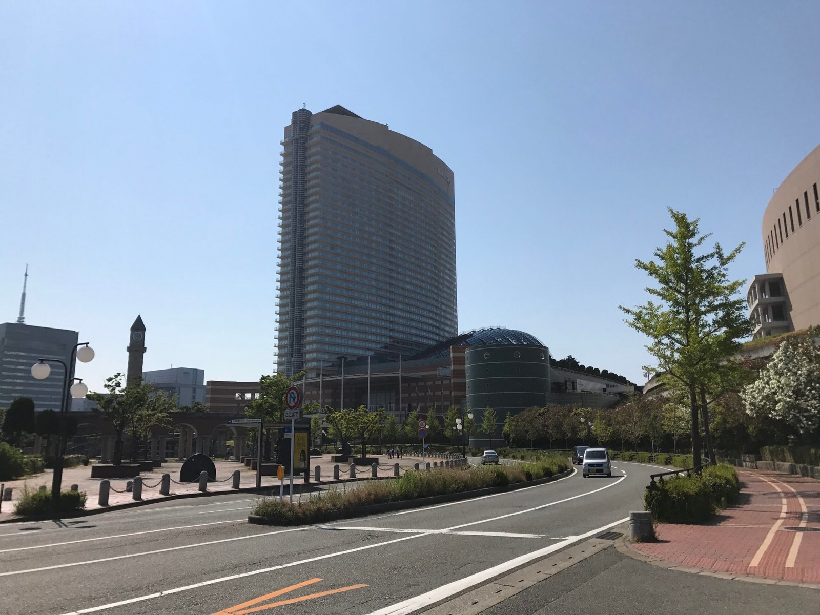 福岡海鷹希爾頓飯店外觀，攝於 2017 年