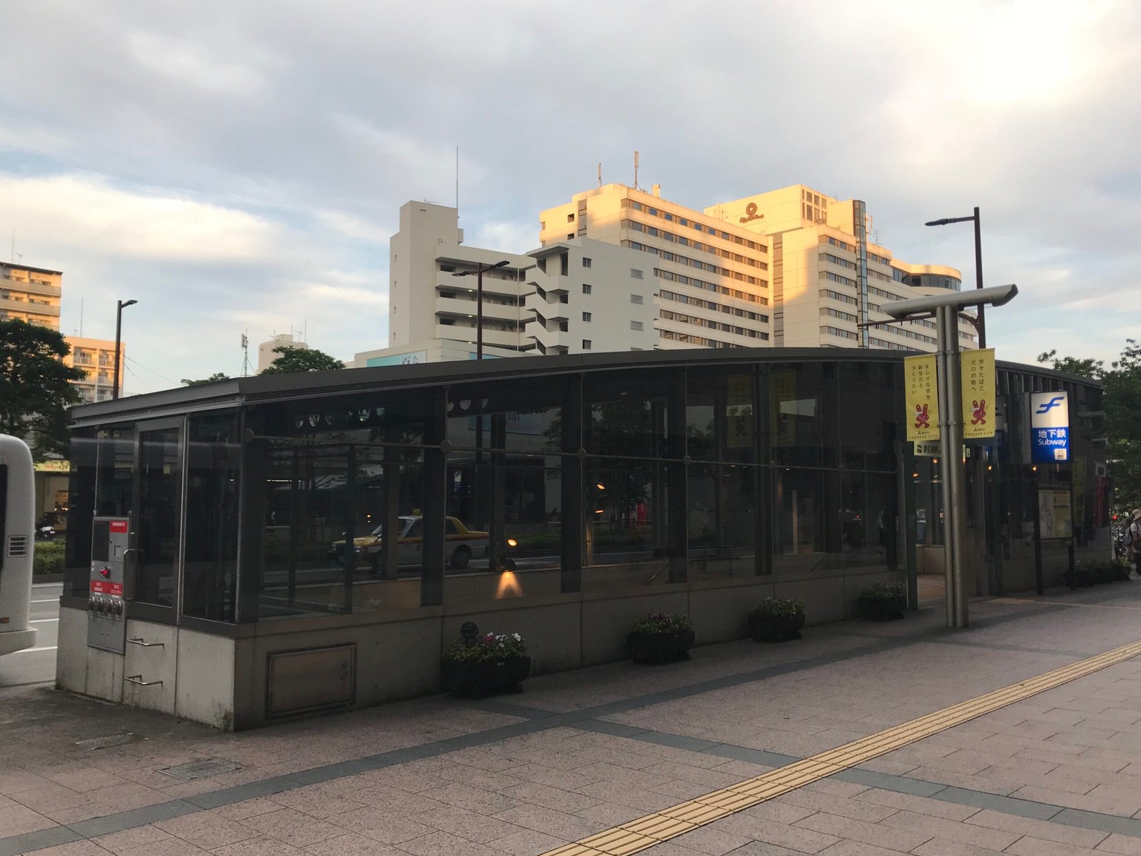 福岡地鐵渡邊通站 1 號出入口，2018 年攝